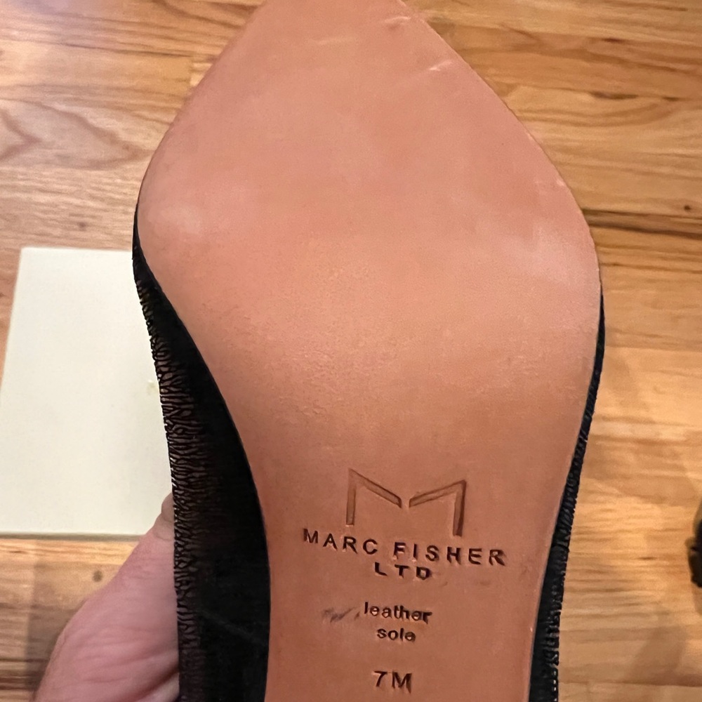 Marc Fisher Size 7 Textured Block Heal Pointy Toe… - image 2